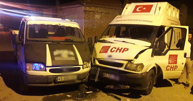 Manisa’da CHP’nin seçim aracı kaza yaptı: 7 yaralı