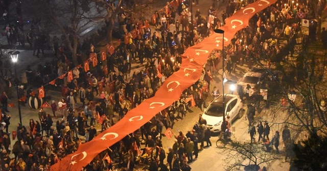 Meşaleler, &#039;Çanakkale Şehitleri&#039; için yandı