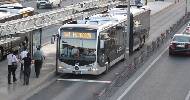 Mevlüt Uysal&#039;dan İstanbullulara metrobüs müjdesi!