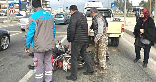 Motosikletiyle kamyonete çarpan sürücü hayatını kaybetti