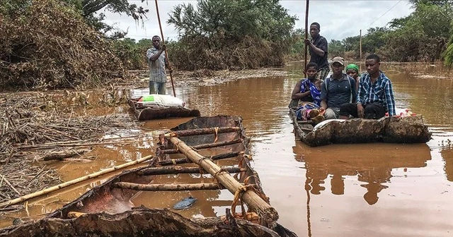 Mozambik'te 15 bin kişi kurtarılmayı bekliyor