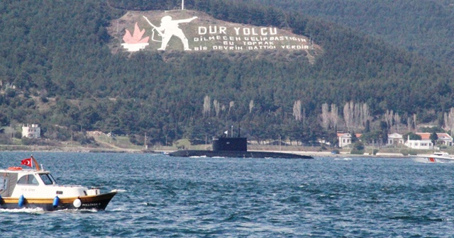 Rus denizaltısı ‘RFS B-265 Krasnodar’ Çanakkale Boğazı&#039;ndan geçti