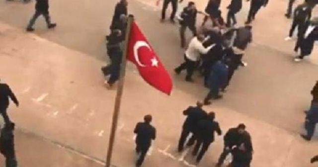 Şanlıurfa&#039;da sandık başında kanlı kavga! Onlarca yaralı var