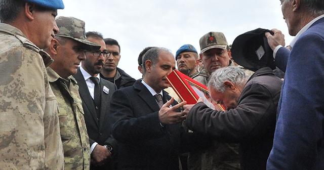 Şehit asker Şırnak’ta gözyaşları arasında toprağa verildi