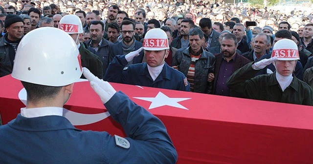 Şehit Er Uğur Çakmak son yolculuğuna uğurlandı