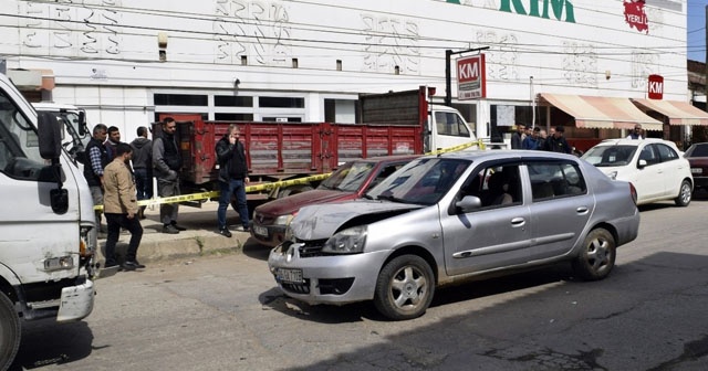 Seyir halindeki otomobile kurşun yağmuru