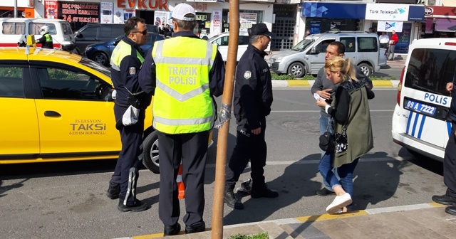 Taksiciyi rehin alan kadın, polislere zor anlar yaşattı