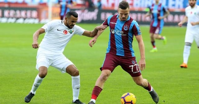 Trabzonspor, sahasında Akhisarspor'u 2-1 mağlup etti