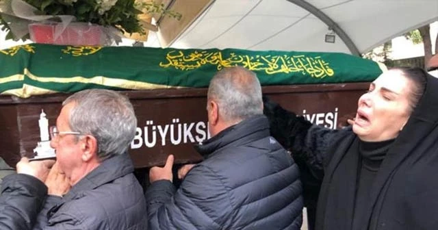 Tuğba Özerk'in acı günü... Babası hayatını kaybetti