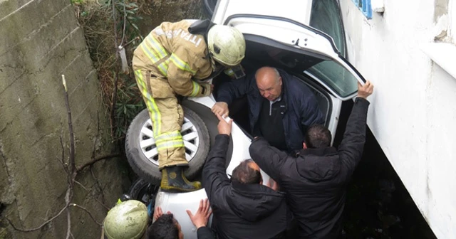 Üsküdar&#039;da otomobil boşluğa düştü: 3 yaralı