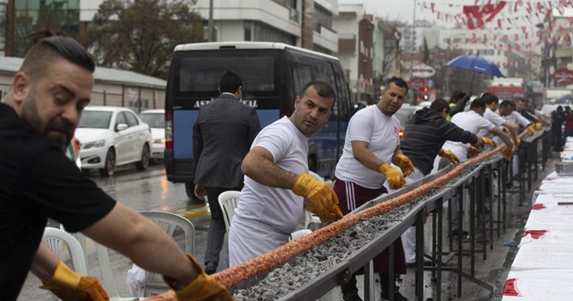 40 metrelik kebap saniyeler içinde tükendi