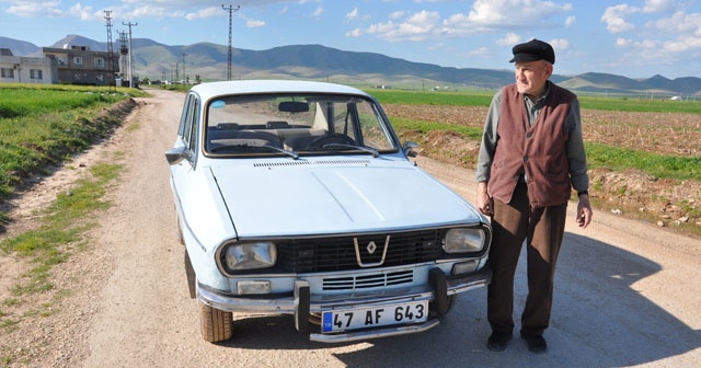 87&#039;lik delikanlı, 47 yıllık otomobiline gözü gibi bakıyor