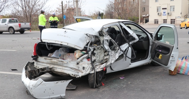 Aksaray’da tır ile otomobil çarpıştı: 3 ağır yaralı