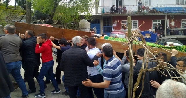 Aynı gün ölen 57 yıllık karı koca beraber toprağa verildi