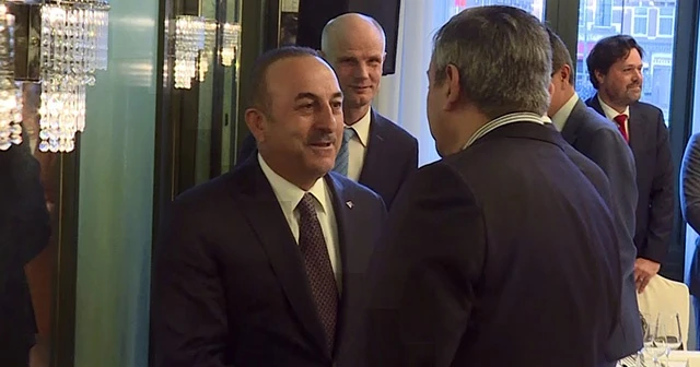 Bakan Çavuşoğlu, Hollandalı mevkidaşı ile bir araya geldi