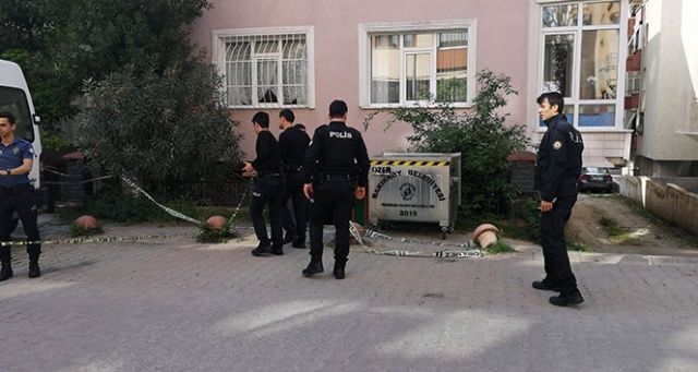 Bakırköy'de bir esnaf boğazından bıçaklanarak öldürüldü