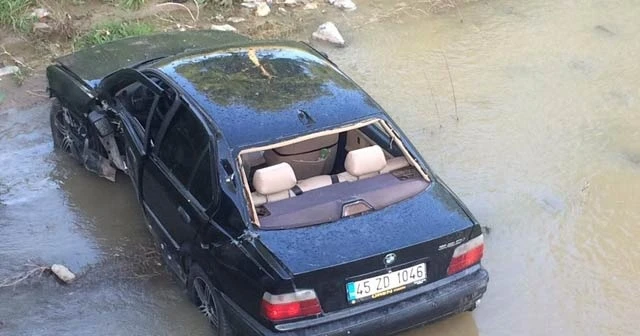 Bariyerleri aşıp Irlamaz Çayı'na uçtu: 2 yaralı