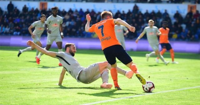 Başakşehir, şampiyonluk yarışında yara aldı