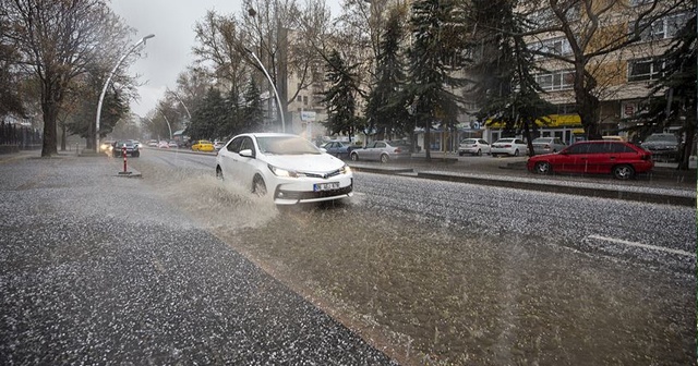 Başkent Ankara&#039;da dolu ve sağanak etkili oldu