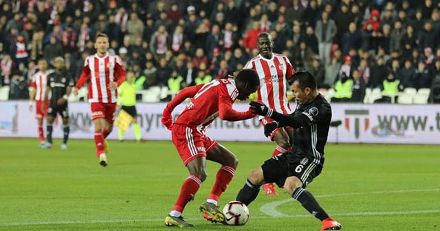 Beşiktaş&#039;ta Medel şoku! Sezonu kapattı