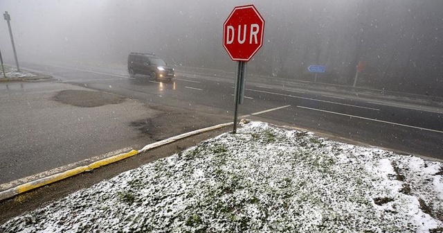 Bolu Dağı'nda kar yağışı