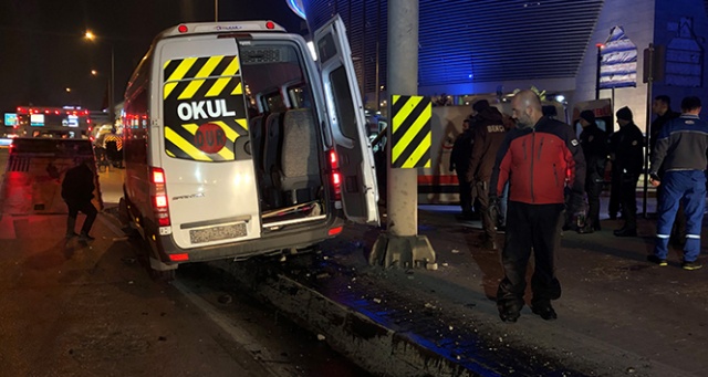 Bursa&#039;da işçileri taşıyan servis minibüsü kaza yaptı: 14 yaralı