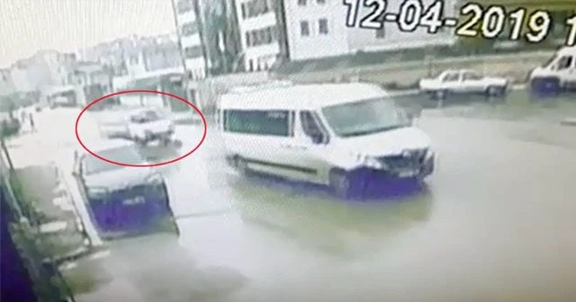 Cani adamın karısına çarptığı anlar kamerada