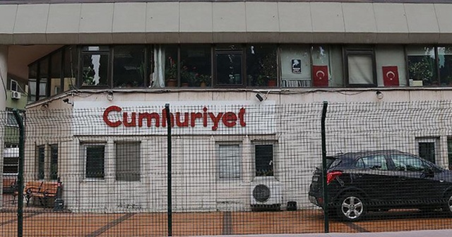 Cezaları onanan Cumhuriyet gazetesi eski çalışanları teslim oldu