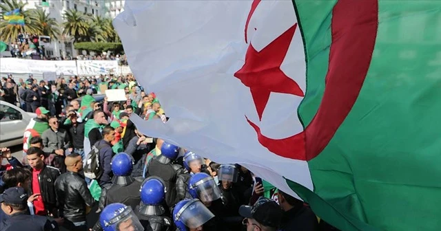 Cezayir'de Anayasa Başkanı Konseyi Tayyib Bilayz istifa etti