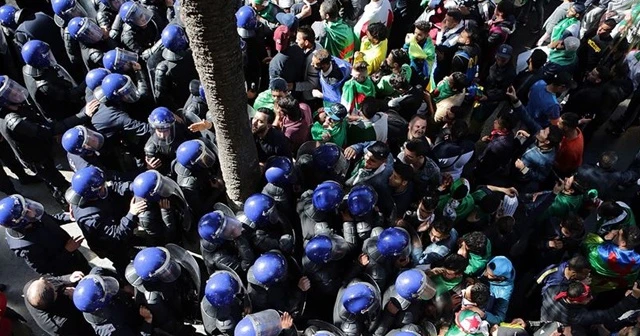Cezayir'de Buteflika sonrası ordunun sıradaki hamlesi bekleniyor