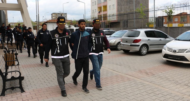 Diyarbakır’da uyuşturucu satıcılarına eş zamanlı operasyon