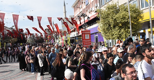 Edirne&#039;de Uluslararası Bando ve Ciğer Festivali&#039;nde ciğer kuyruğu