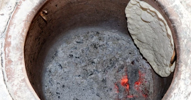 Ekmeklerini tandırdan kazanıyorlar