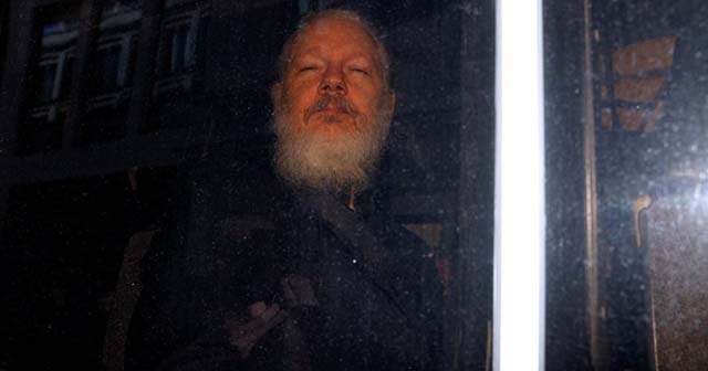 Ekvador&#039;dan Assange ile bağlantılı bilgisayar programcısına gözaltı