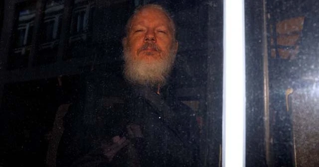 Ekvador'dan Assange ile bağlantılı bilgisayar programcısına gözaltı