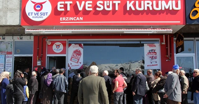 Erzincan’da ucuz et kuyruğu