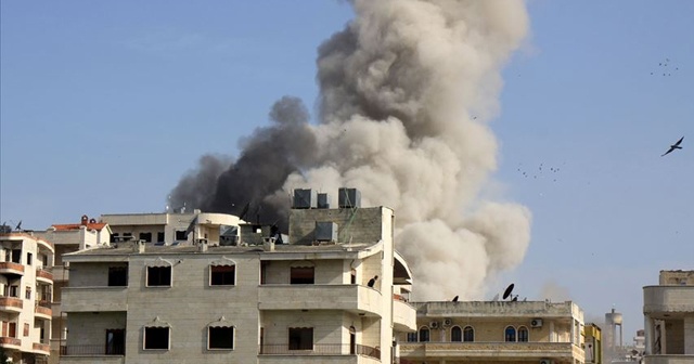 Esad rejimi İdlib&#039;e yoğun saldırılarını sürdürüyor