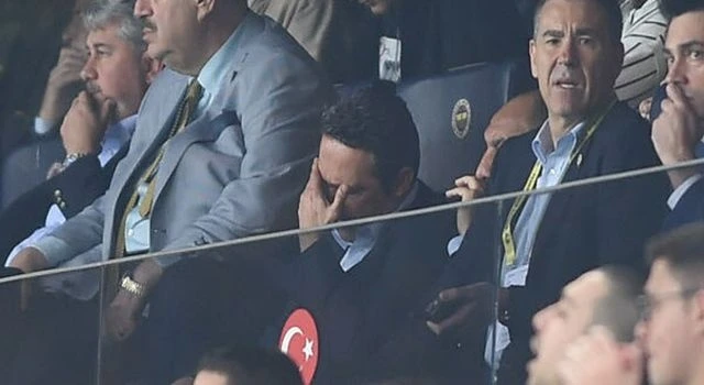 Fenerbahçe'de taraftarlar başkan Ali Koç'a ilk kez tepki gösterdi