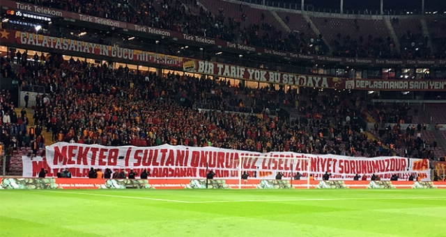 Galatasaray taraftarlarından Başkan Cengiz&#039;e destek