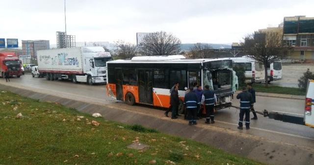 Gaziantep&#039;te belediye otobüsü devrildi: 25 yaralı