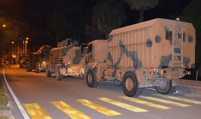 Gece yarısı Suriye sınırına komanda takviyesi