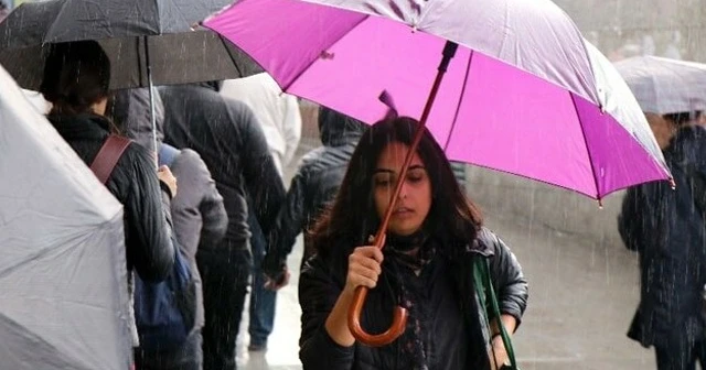 İstanbullular güne yağmur ile uyandı