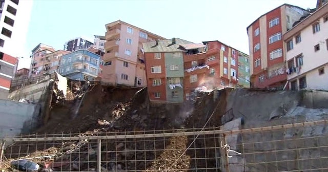 Kağıthane&#039;de bina yıkılırken vatandaşların yaşadığı panik kamerada