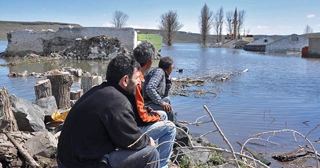 Kars&#039;ta sular altında kalan köylerine son kez baktılar