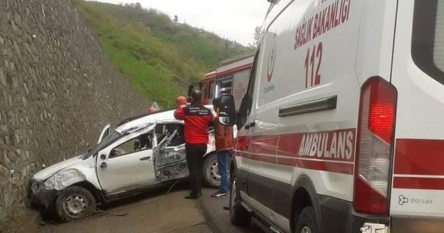 Kontrolden çıkan cip istinat duvarına çarptı: 2 ölü, 3 yaralı