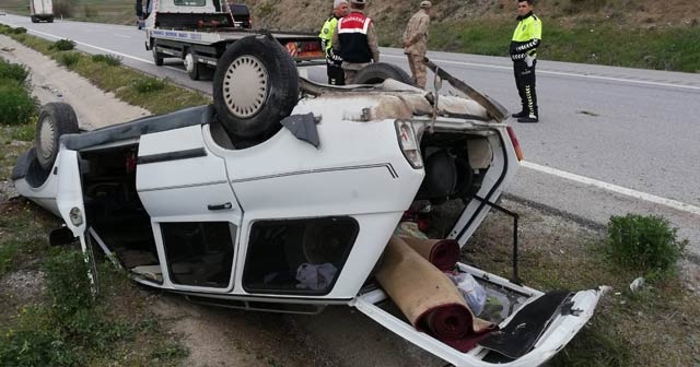 Lastiği patlayan otomobil refüje devrildi :1 yaralı