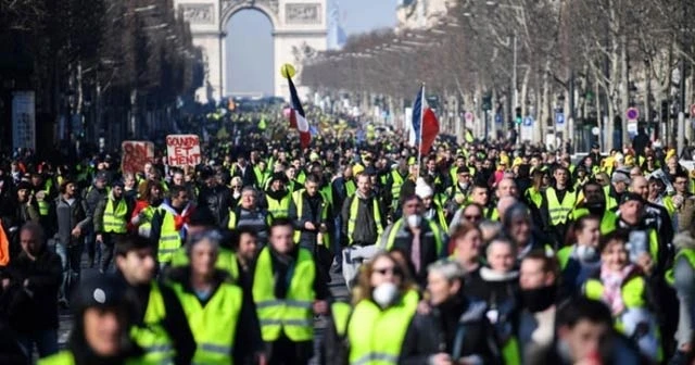 Macron sarı yeleklilerin taleplerine cevap verdi