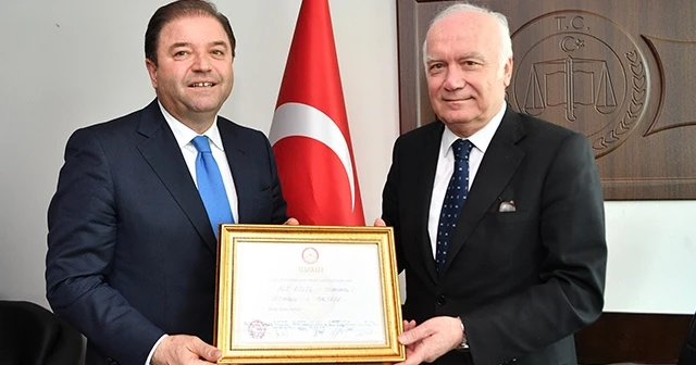 Maltepe Belediye Başkanı Ali Kılıç mazbatasını aldı