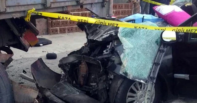 Manisa'ya vatani görevini yapmak için gelirken kaza yaptılar: 2 ölü
