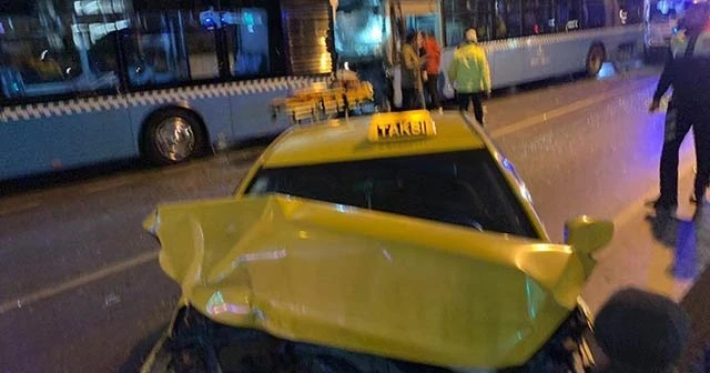 Mecidiyeköy'de halk otobüsü kazası; yaralılar var